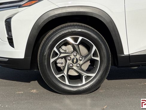 Used 2024 Chevrolet Trax LT FWD image 32