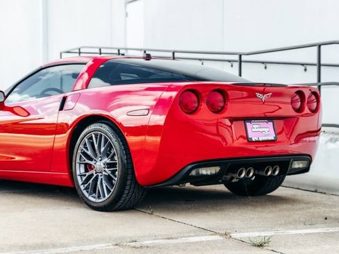 Used 2005 Chevrolet Corvette Coupe w/ Preferred Equipment Group RWD image 40