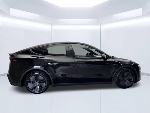 Used 2026 Tesla Model Y AWD image 6