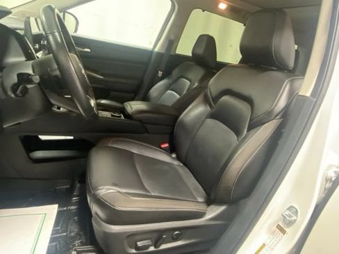 Used 2022 Nissan Pathfinder SL w/ SL Premium Package AWD/4WD image 11