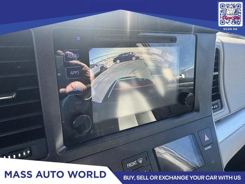 Used 2017 Toyota Sienna LE image 11