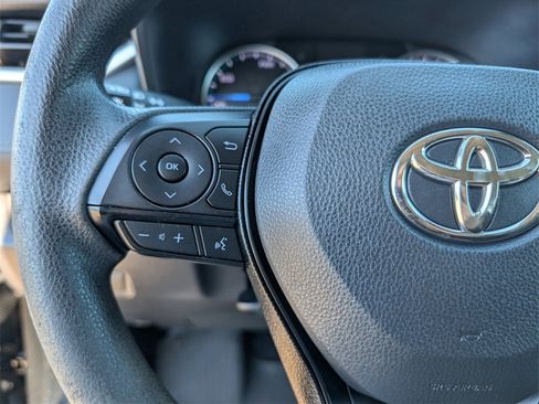 Used 2021 Toyota RAV4 LE image 13