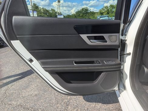 Used 2016 Jaguar XF R-Sport image 40