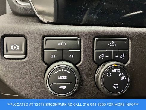 Used 2025 Chevrolet Silverado 1500 LT AWD/4WD image 11