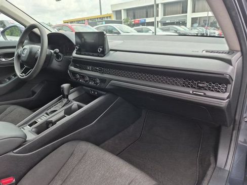 Used 2025 Honda Accord LX image 31