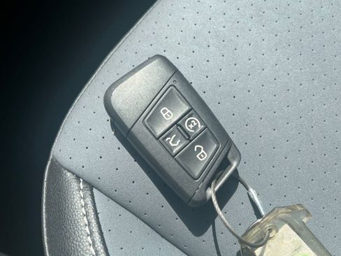 Used 2025 Volkswagen Jetta SE FWD image 24