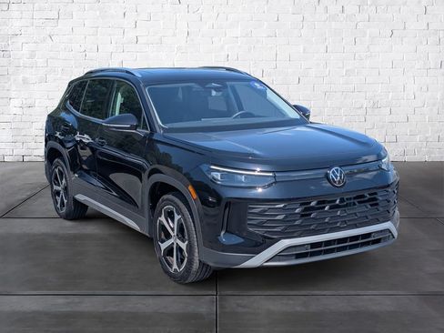 Certified 2025 Volkswagen Tiguan SE w/ Panoramic Sunroof Package AWD/4WD image 2