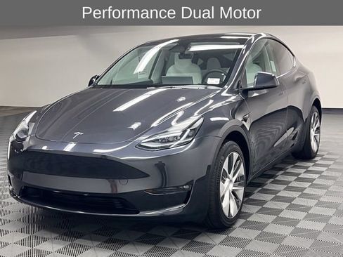 Used 2024 Tesla Model Y Long Range AWD/4WD image 2