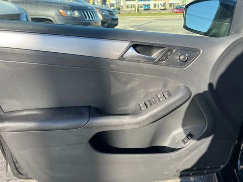 Used 2015 Volkswagen Jetta SE image 8