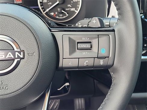 New 2025 Nissan Pathfinder SL image 12