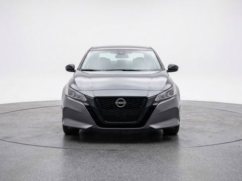 Used 2025 Nissan Altima 2.5 SV image 2