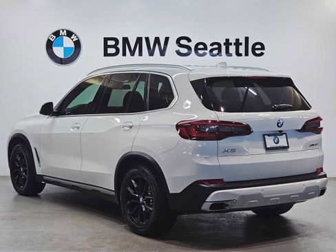 Used 2021 BMW X5 xDrive40i w/ Premium Package image 4