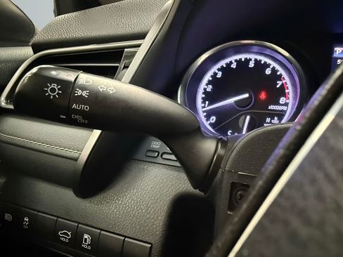 Used 2020 Toyota Camry SE image 15