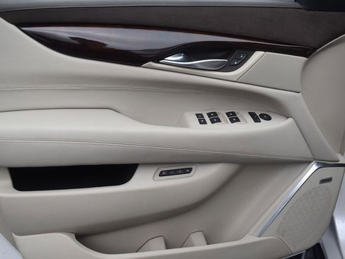 Used 2016 Cadillac Escalade ESV Luxury image 11