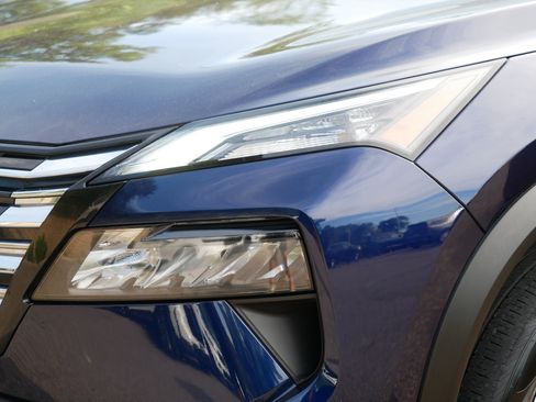 Certified 2024 Nissan Rogue SV AWD/4WD image 16
