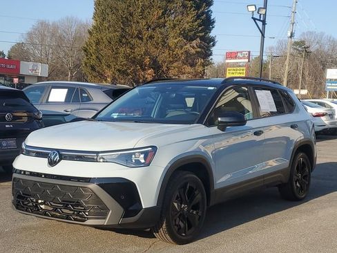 Certified 2025 Volkswagen Taos SE image 31