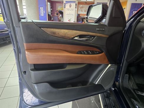 Used 2018 Cadillac Escalade Premium Luxury AWD/4WD image 7