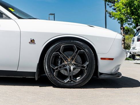 Used 2018 Dodge Challenger R/T Scat Pack w/ Leather Interior Group RWD image 11