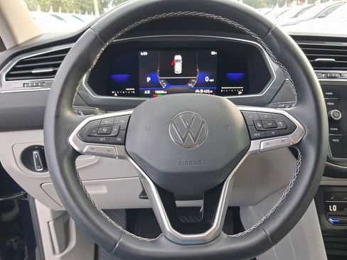 Used 2022 Volkswagen Tiguan SE FWD image 17