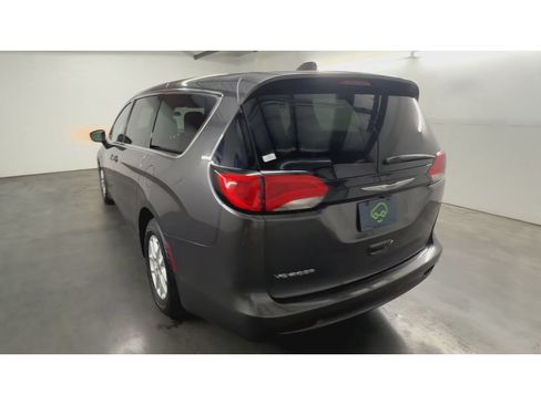 Used 2022 Chrysler Voyager LX FWD image 7