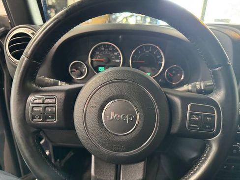 Used 2016 Jeep Wrangler Unlimited Rubicon w/ Dual Top Group AWD/4WD image 22