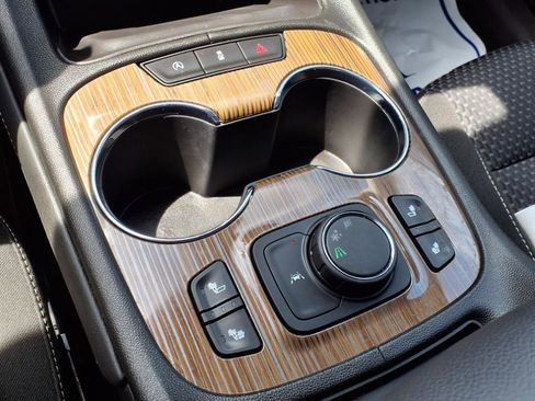 Used 2023 GMC Acadia SLE w/ Driver Convenience Package image 9