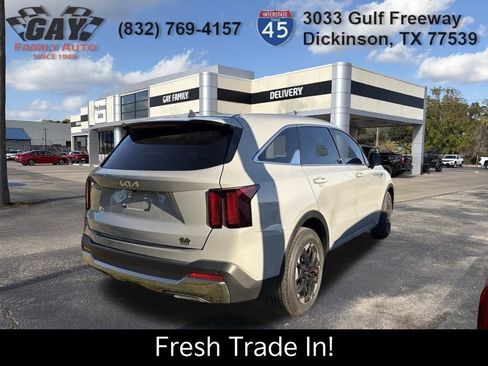 Certified 2025 Kia Sorento S image 6