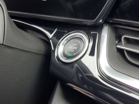 Certified 2025 Chevrolet Trax RS w/ Sunroof Package FWD image 16