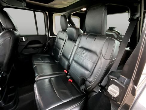 Used 2018 Jeep Wrangler Unlimited Sahara w/ Quick Order Package 24M Moab AWD/4WD image 19