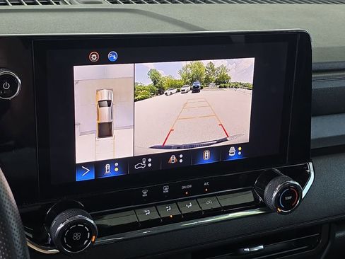 Certified 2023 Chevrolet Colorado Trail Boss w/ Technology Package AWD/4WD image 15