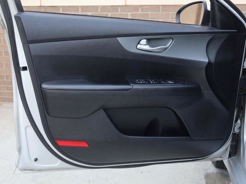 Used 2019 Kia Forte LXS FWD image 12