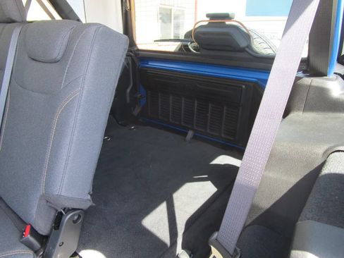 Used 2024 Jeep Wrangler Unlimited Sahara AWD/4WD image 16