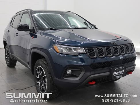 New 2026 Jeep Compass Trailhawk w/ Sun, Sound & Navigation Group AWD/4WD image 2