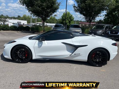 Used 2024 Chevrolet Corvette Z06 RWD image 5