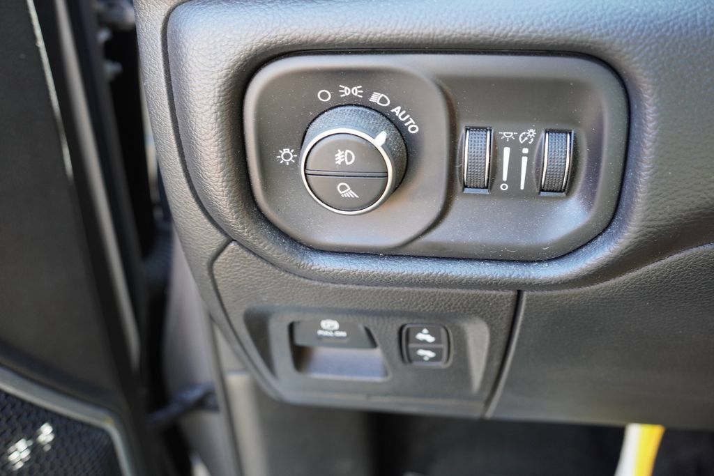 Used 2021 RAM 1500 Laramie AWD/4WD image 25