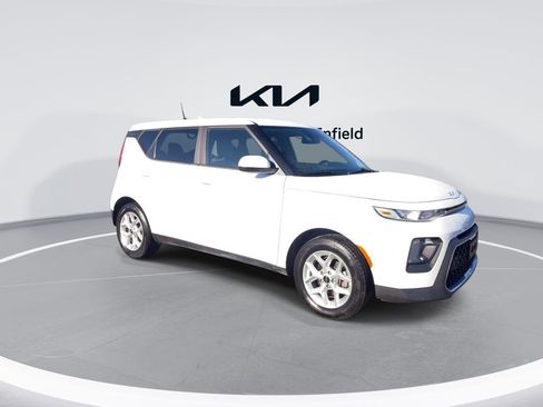 Certified 2022 Kia Soul LX w/ Technology Package image 2