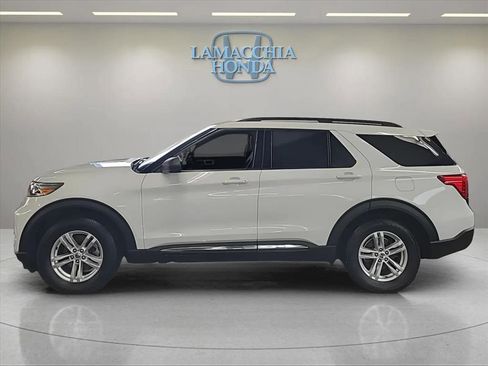 Used 2020 Ford Explorer XLT w/ Equipment Group 202A AWD/4WD image 2