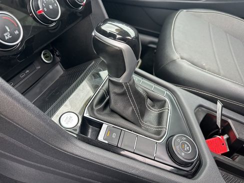 Used 2023 Volkswagen Taos SE w/ Panoramic Sunroof Package image 29