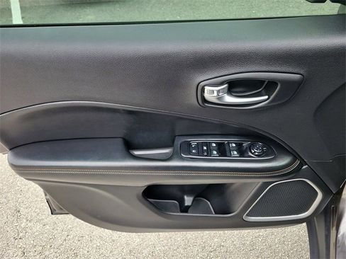 Used 2019 Jeep Compass Latitude image 17