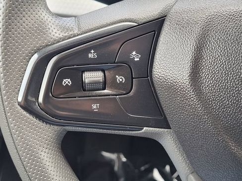 Used 2025 Chevrolet Trax LT FWD image 12
