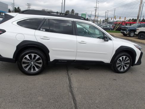 Used 2025 Subaru Outback Limited image 8