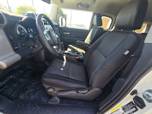 Used 2014 Toyota FJ Cruiser 4WD w/ Convenience Package image 20