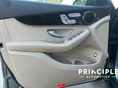 Used 2020 Mercedes-Benz GLC 300 image 23