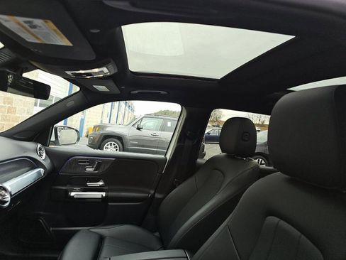 Used 2022 Mercedes-Benz GLB 250 GLB 250 NAV,CAM,PANO,HTD STS,B w/ Premium Package Lite image 8