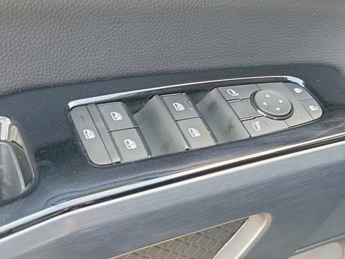 Used 2025 Nissan Pathfinder SL AWD/4WD image 22