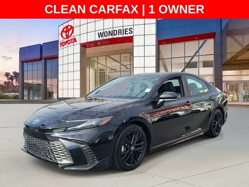 Used 2025 Toyota Camry SE FWD image 2