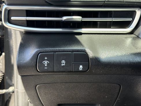 Used 2024 Hyundai Elantra SE FWD image 14
