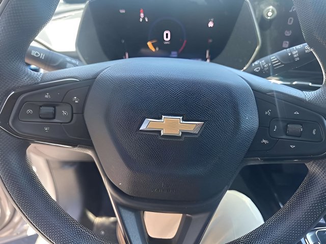 Used 2025 Chevrolet Trax LT FWD image 11