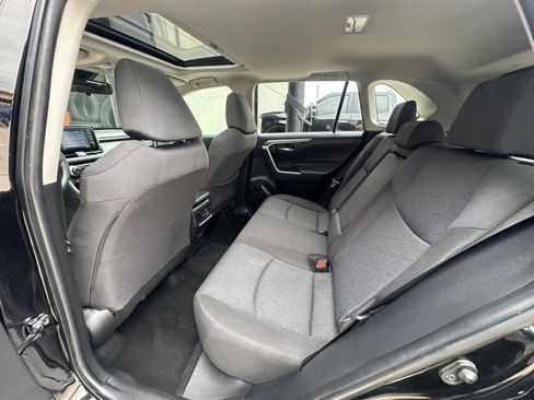 Used 2020 Toyota RAV4 XLE w/ Convenience Package FWD image 14