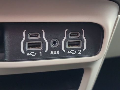 Used 2023 Chrysler Pacifica Touring-L FWD image 26